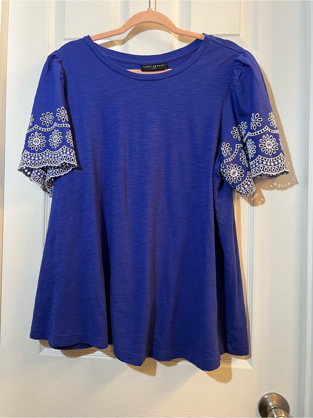 🦋 NWOT Lane Bryant Blue Swing Top with White Embroidered Sleeves size 14/16